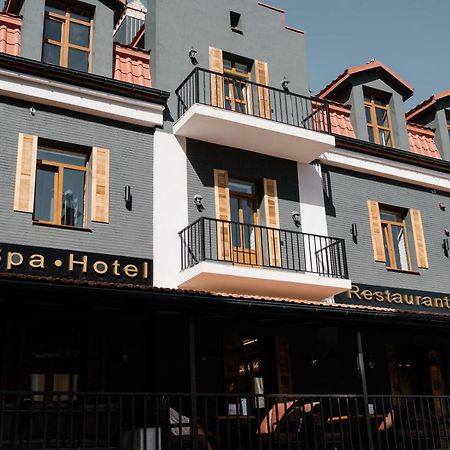 Hotel Dynasty Kamyanets-Podilski Dış mekan fotoğraf