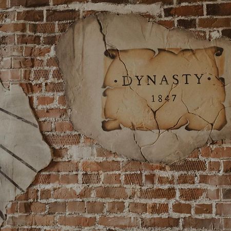 Hotel Dynasty Kamyanets-Podilski Dış mekan fotoğraf