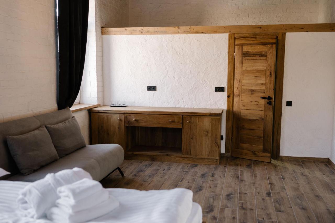 Hotel Dynasty Kamyanets-Podilski Dış mekan fotoğraf
