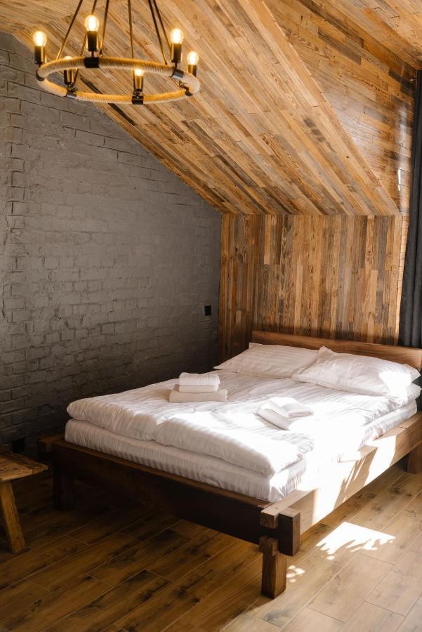 Hotel Dynasty Kamyanets-Podilski Dış mekan fotoğraf